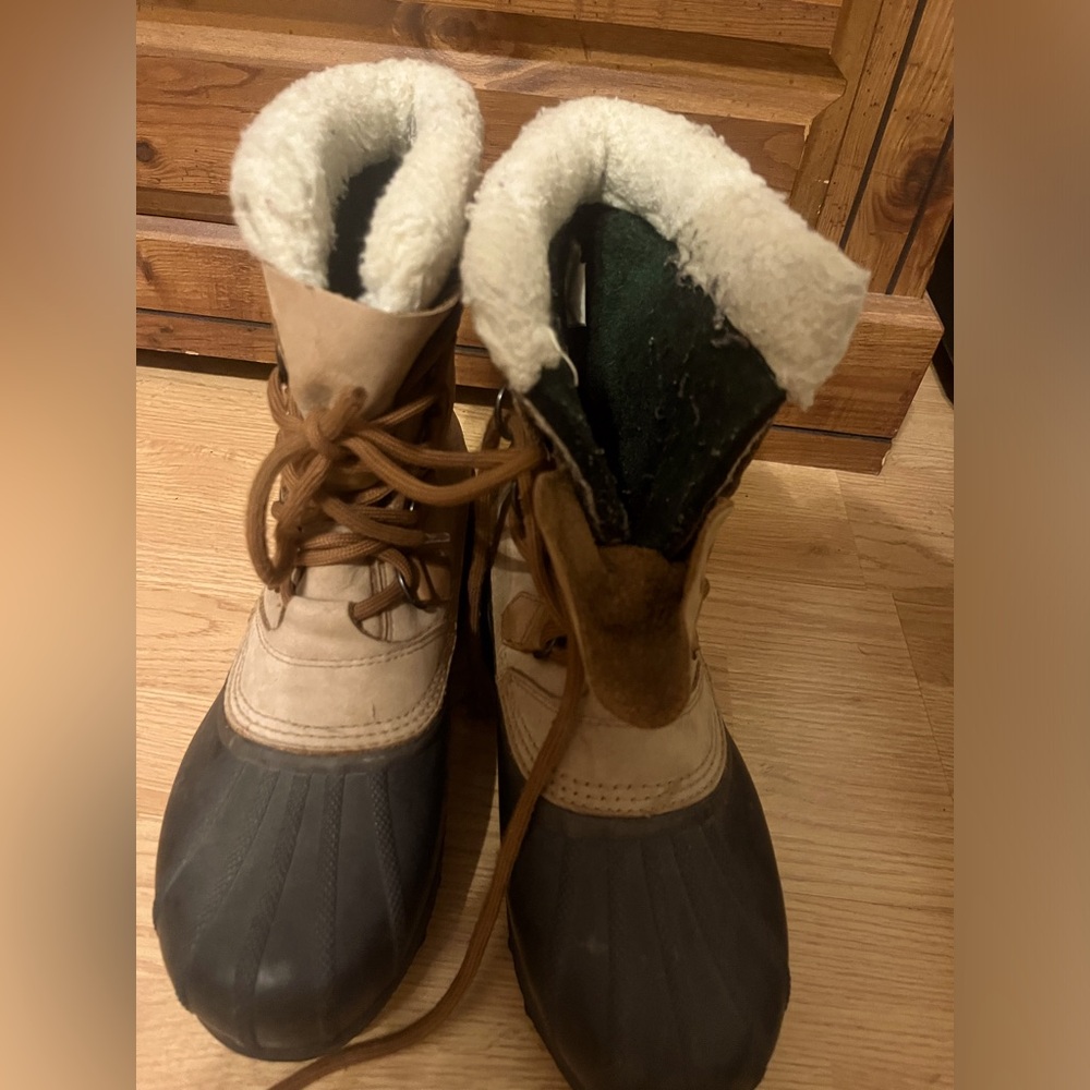 Sorrel Caribou snow boots size 9